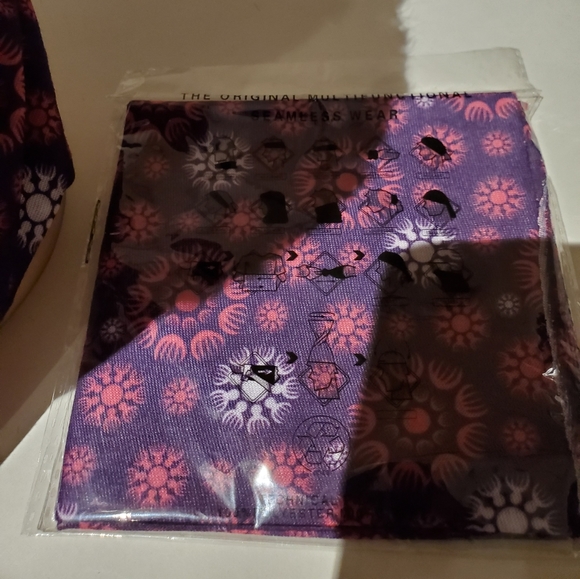 The Original Multifunctional Seamless Face Mask. - Picture 2 of 2